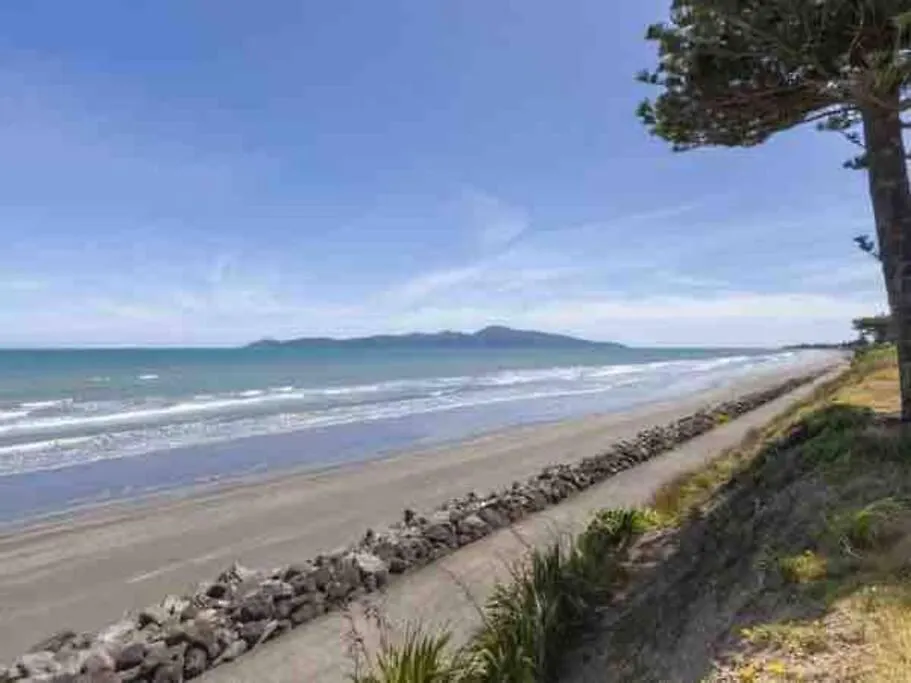 Beach Breakaway ! Paraparaumu New Zealand